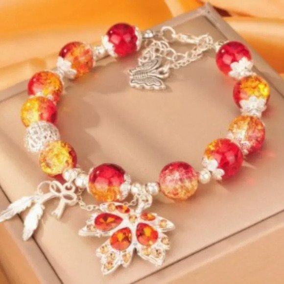 Maple Leaf Charm Beaded Bracelet - Picture 2 of 4